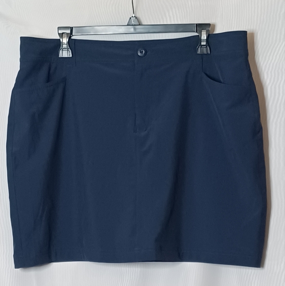 Eddie Bauer Pants - Eddie Bauer Women's Navy Blue Skort. Size 14